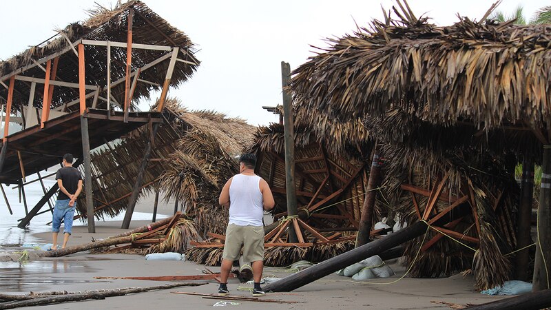 Huracán devastó casas en la costa