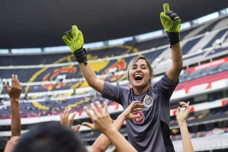 ¡La portera del América, Itzel González, celebra el triunfo de su equipo!