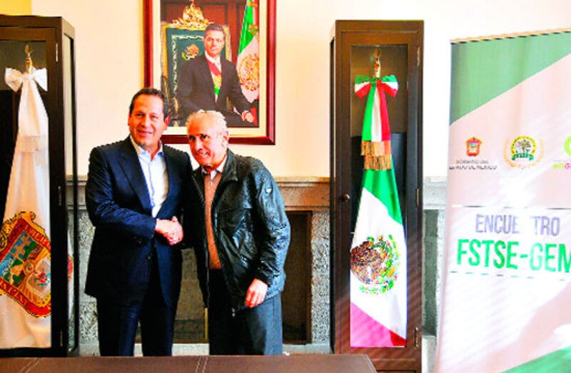 El gobernador electo de Michoacán, Alfredo Ramírez Bedolla, se reúne con el líder del sindicato de maestros, Juan José Ortega Madrigal.