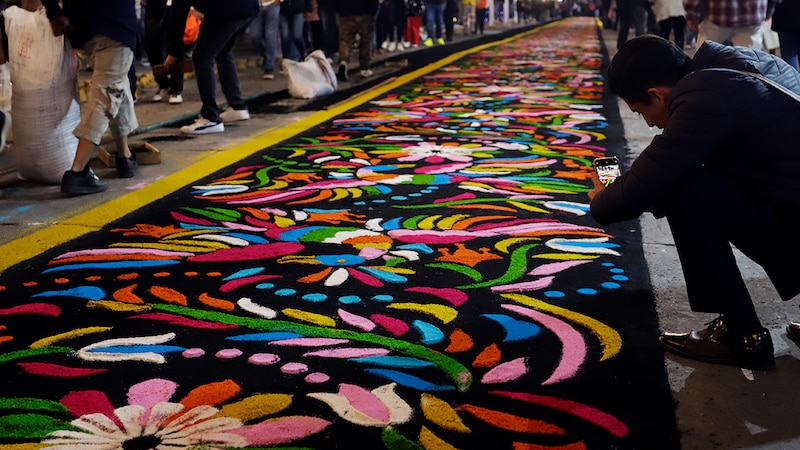 Alfombra de flores en Huamantla