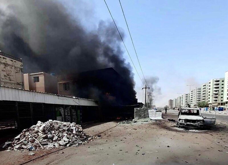 Incendio en un mercado de Yemen deja al menos 10 muertos