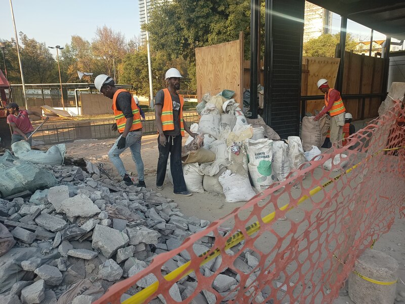 Obreros trabajando en la construcción