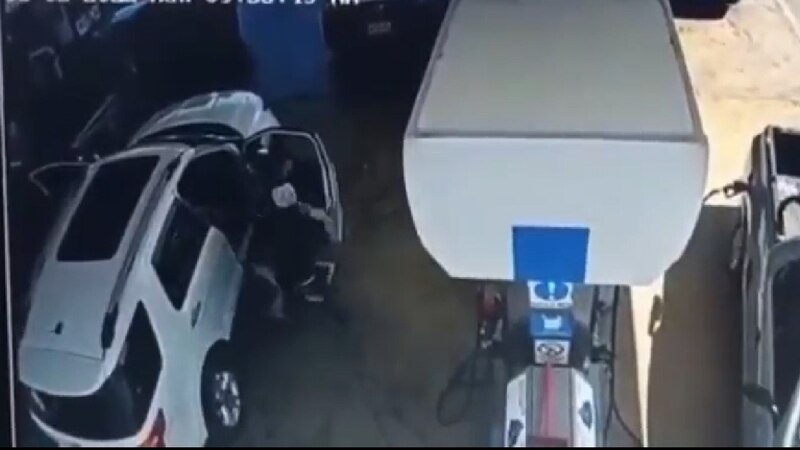 Robo de auto en gasolinera