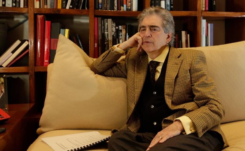 El escritor Mario Vargas Llosa en su casa de Madrid