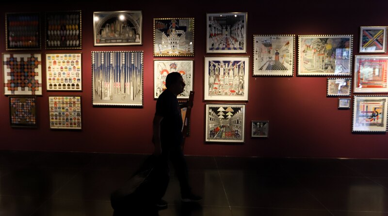 El hombre y la galería