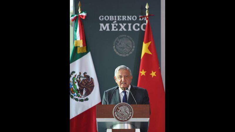 El presidente mexicano, Andrés Manuel López Obrador, da un discurso ante el presidente chino, Xi Jinping.