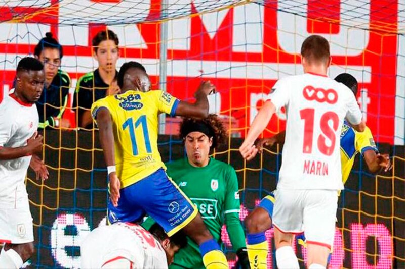 El jugador del Villarreal, Samuel Chukwueze, celebra su gol ante el Granada.