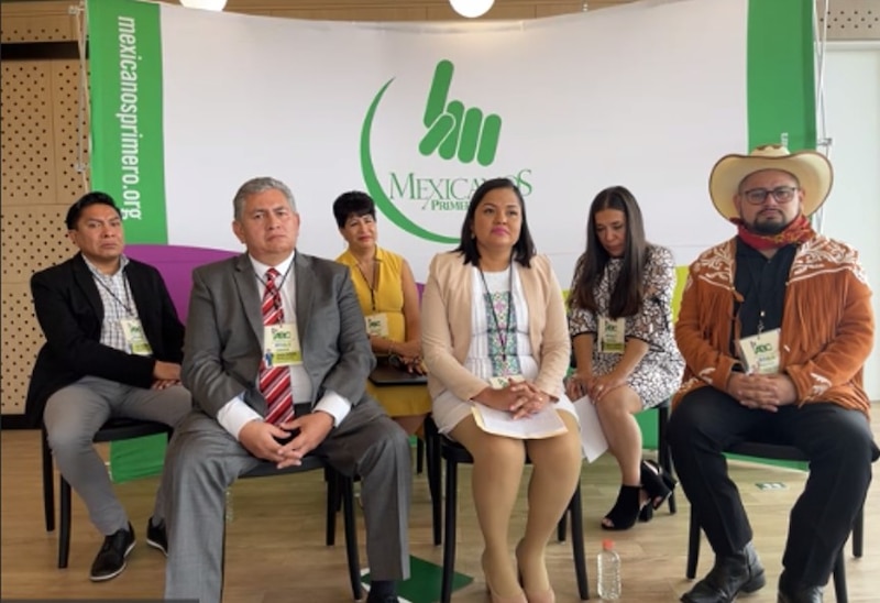 Políticos mexicanos en una conferencia de prensa