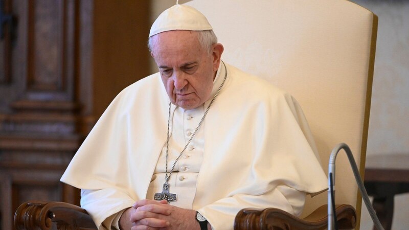 El Papa Francisco reza por la paz en el mundo