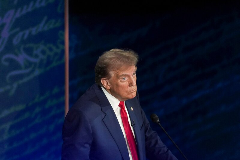 El presidente Donald Trump da un discurso en un mitin de campaña.