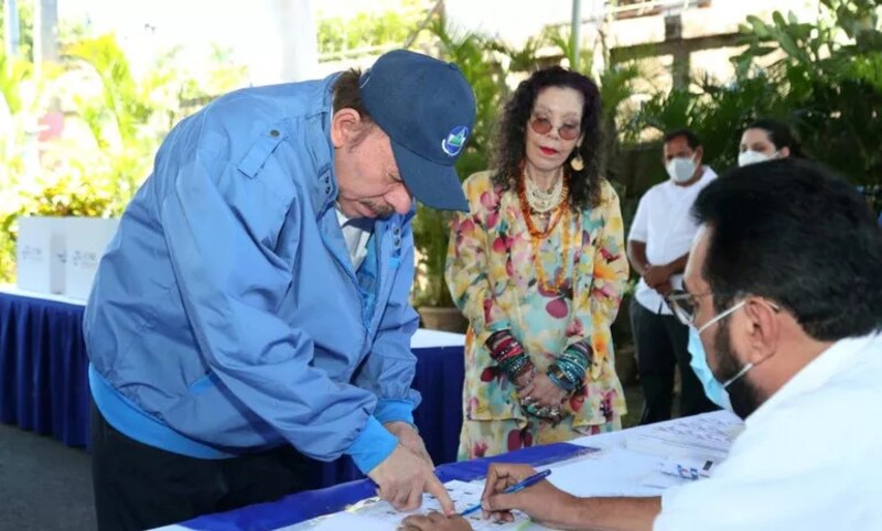 El expresidente Leonel Fernández vota en las elecciones primarias del PLD