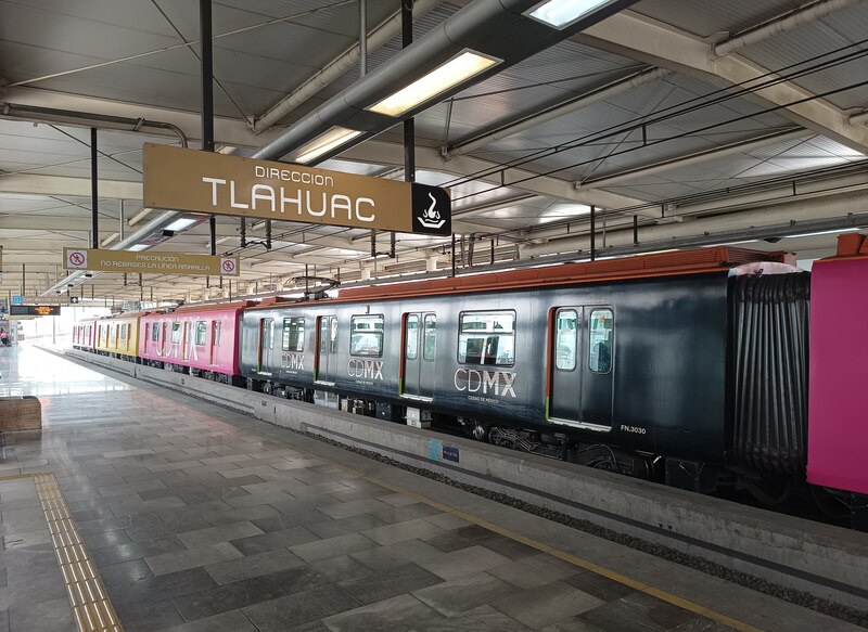 Tren en la estación Tláhuac de la Ciudad de México