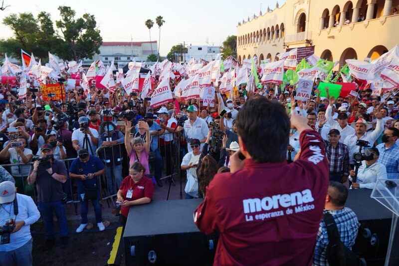 AMLO encabeza mitin en el Zócalo de la Ciudad de México