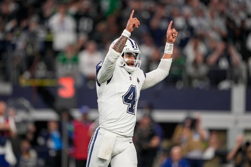Dak Prescott celebra la victoria de los Cowboys