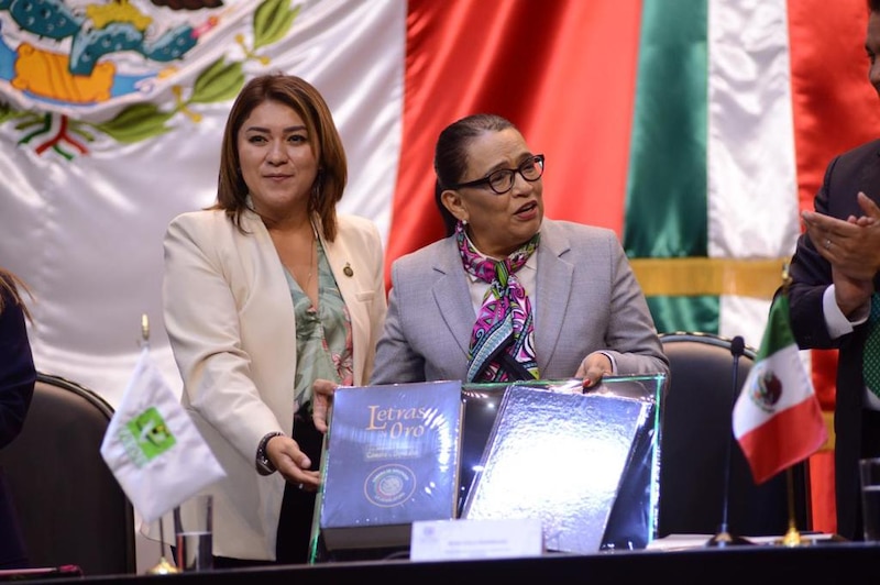 Entrega de la Medalla de Oro Letras Mexicanas