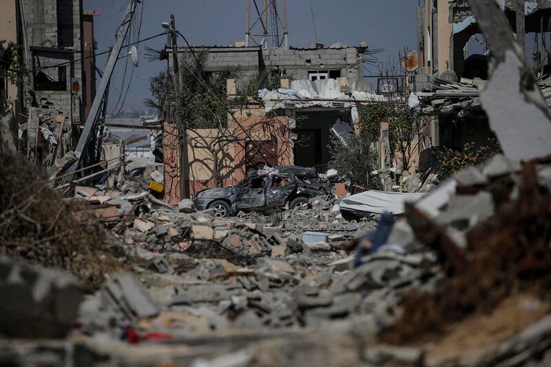 Ataque aéreo israelí destruye edificios en Gaza