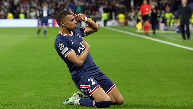 Kylian Mbappé celebra su gol con el París Saint-Germain