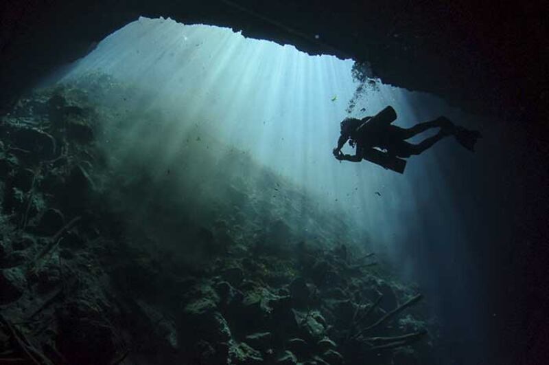 Buceando en la cueva