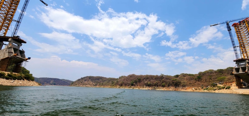 La construcción del puente Rizo de Oro, en Chiapas beneficiará a 300 mil habitantes, y reducirá el tiempo de traslado de una hora, por agua, a 5 minutos por carretera