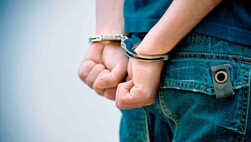 Detenido por la policía