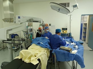 Derechohabientes del ISSSTE beneficiados con jornada quirúrgica de urología y tumores subdérmicos