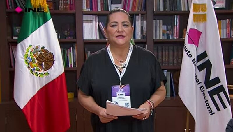 La presidenta del INE, Lorenzo Córdova, durante una conferencia de prensa.