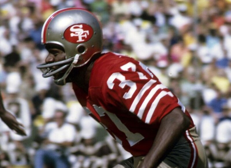 El jugador de fútbol americano O.J. Simpson en un partido de los San Francisco 49ers.