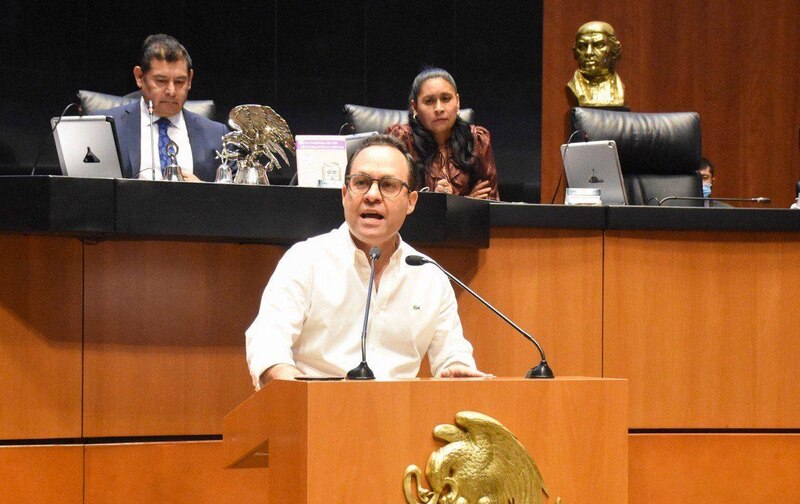 El diputado federal por Morena, Hamlet García Almaguer, durante su participación en la sesión ordinaria de la Cámara de Diputados.