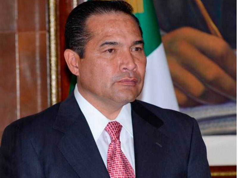 El gobernador de Oaxaca, Alejandro Murat, durante una conferencia de prensa.