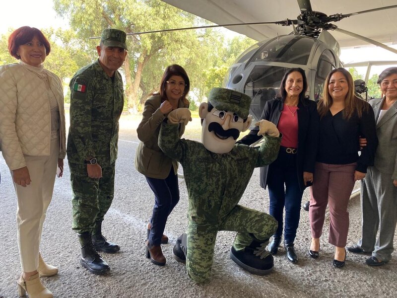 Visita de cortesía de la Secretaria de la Defensa Nacional al personal de la Fuerza Aérea Mexicana.