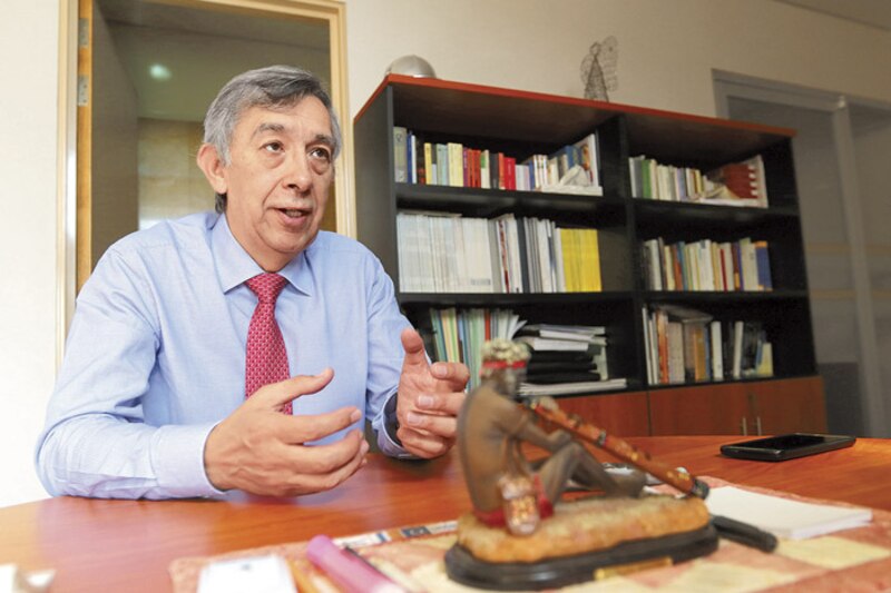 El escritor peruano Alfredo Bryce Echenique