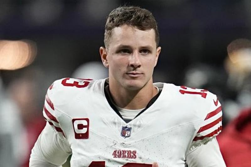 Brock Purdy se lesiona. Purdy tuvo un partido de 277 yardas aéreas con dos pases de anotación y dos intercepciones en la victoria frente a Seattle.