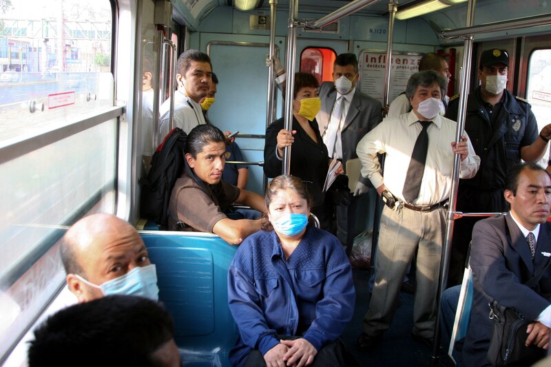 Pasajeros en un vagón del metro de la Ciudad de México