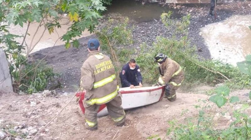 Rescate de un cuerpo en un río