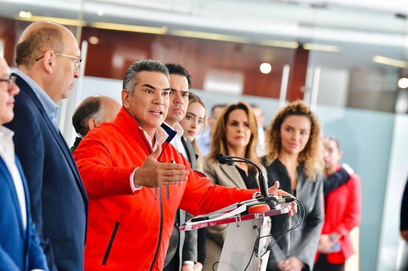 Alito Moreno y otros senadores del PRI cargaron contra Morena y sus estrategias de diálogo con Estados Unidos.