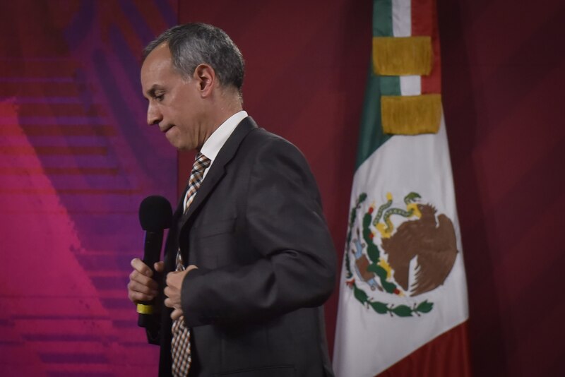 El presidente de México, Enrique Peña Nieto, da un discurso durante la ceremonia del Grito de Independencia en el Zócalo de la Ciudad de México.