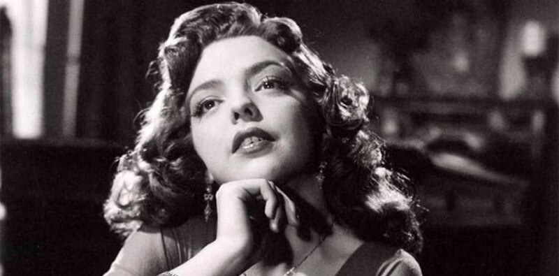 La actriz de cine mexicana María Félix en una escena de la película "La mujer sin alma" (1944).