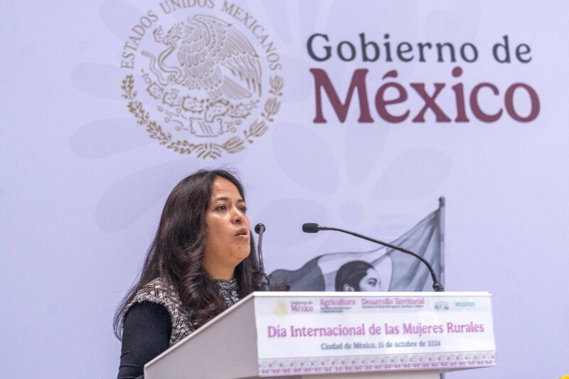 La subsecretaria de Ordenamiento Territorial y Agrario de la Sedatu, Griselda Martínez Vázquez, en el evento del Día Internacional de las Mujeres Rurales