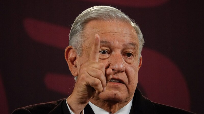 El presidente López Obrador da un discurso.