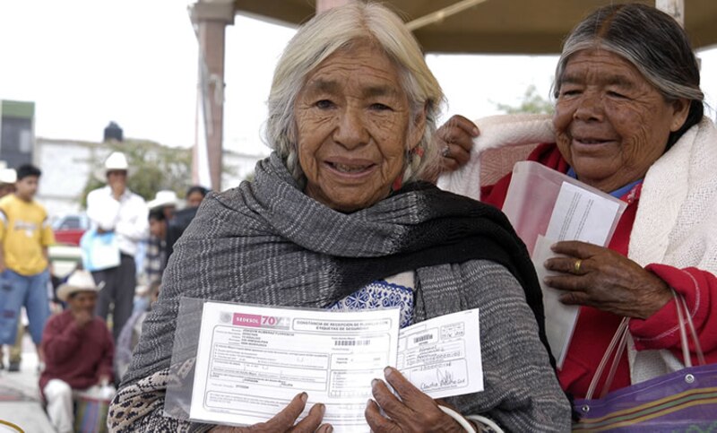 Mujeres indígenas reciben documentos de identidad