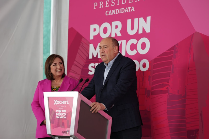 Xóchitl Gálvez, candidata a la presidencia de México por el partido Morena, da un discurso durante un mitin político.