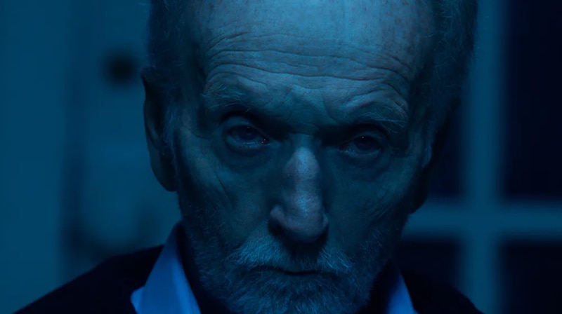 Un anciano con una mirada penetrante