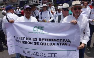 Sheinbaum se compromete a revisar descuentos injustos a pensionados de Pemex 