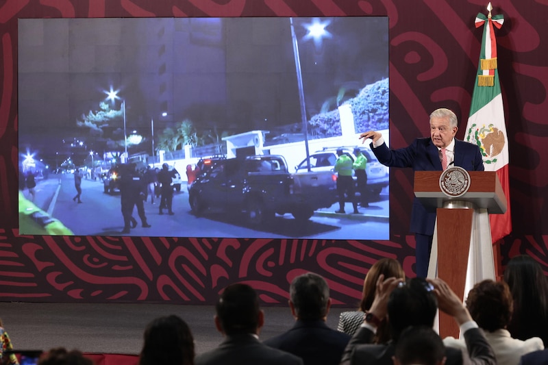 El presidente López Obrador da un discurso sobre la seguridad en México.