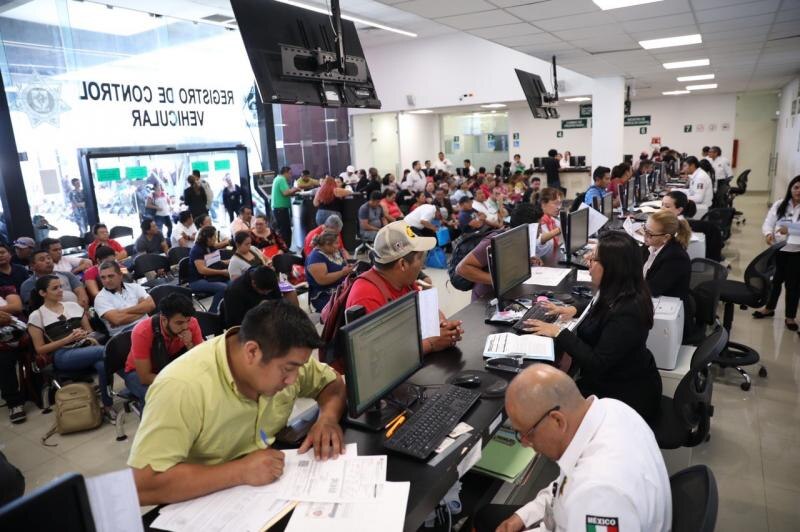 Oficinas del Registro Público Vehicular abarrotadas