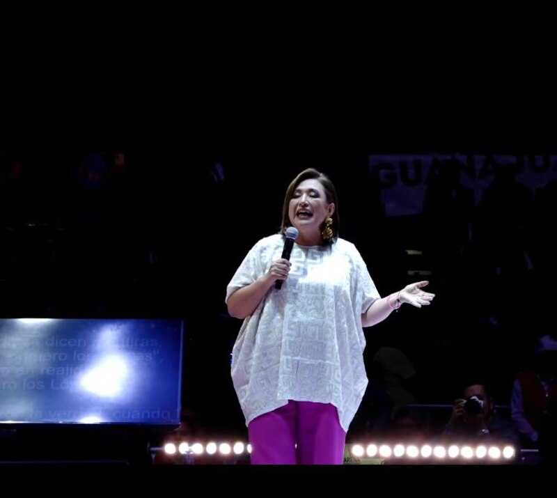 La política mexicana Beatriz Paredes Rangel da un discurso en un mitin.