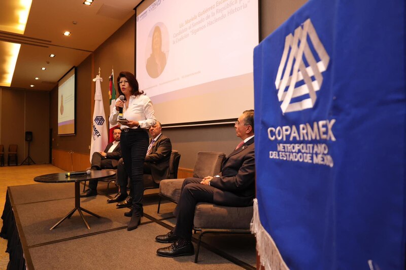 La candidata Mariela Gutiérrez, en un foro de Coparmex.