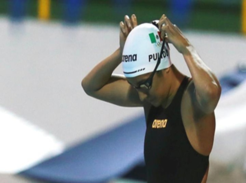 La nadadora mexicana Paola Espinosa se prepara para competir en los Juegos Olímpicos de Beijing 2008.