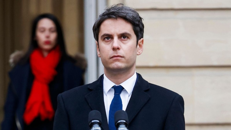 El presidente francés, Emmanuel Macron, pronuncia un discurso ante la prensa.