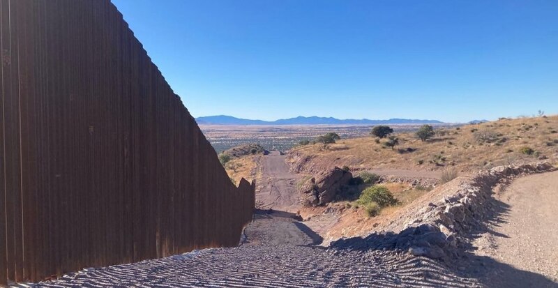 El muro fronterizo entre Estados Unidos y México